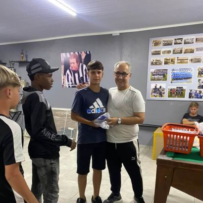 Entrega dos uniformes para as categorias Sub-13 e Sub-15